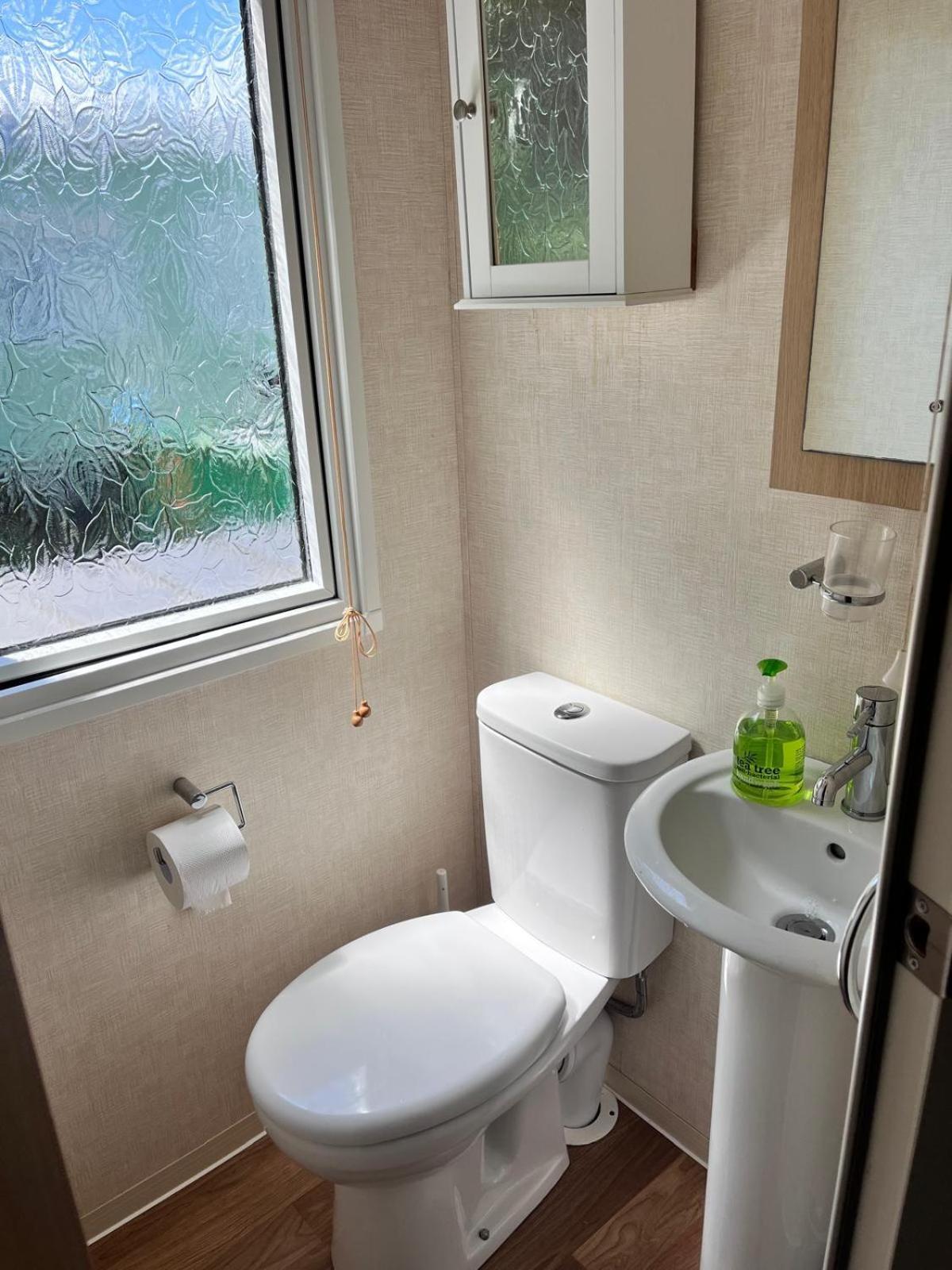 Van Number 123 Beautiful Caravan Sleeps 4 Aberystwyth Eksteriør billede