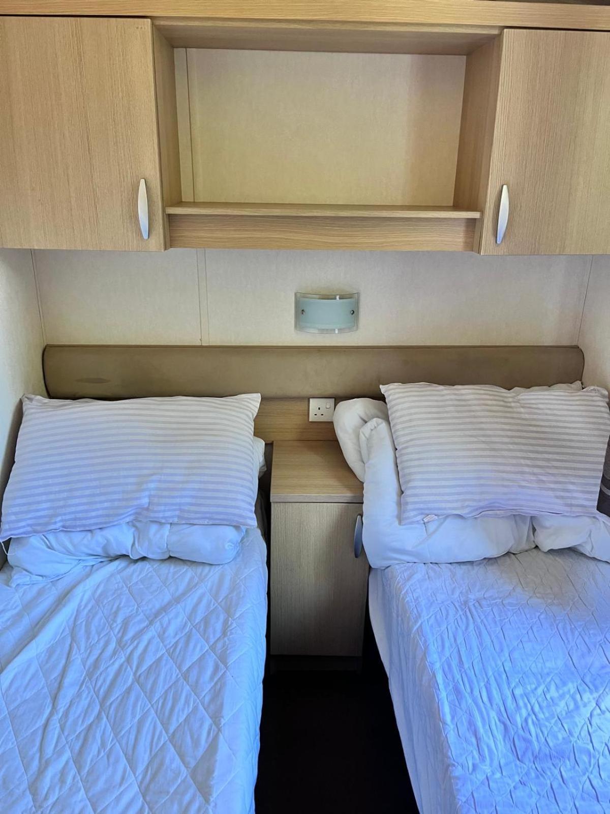 Van Number 123 Beautiful Caravan Sleeps 4 Aberystwyth Eksteriør billede