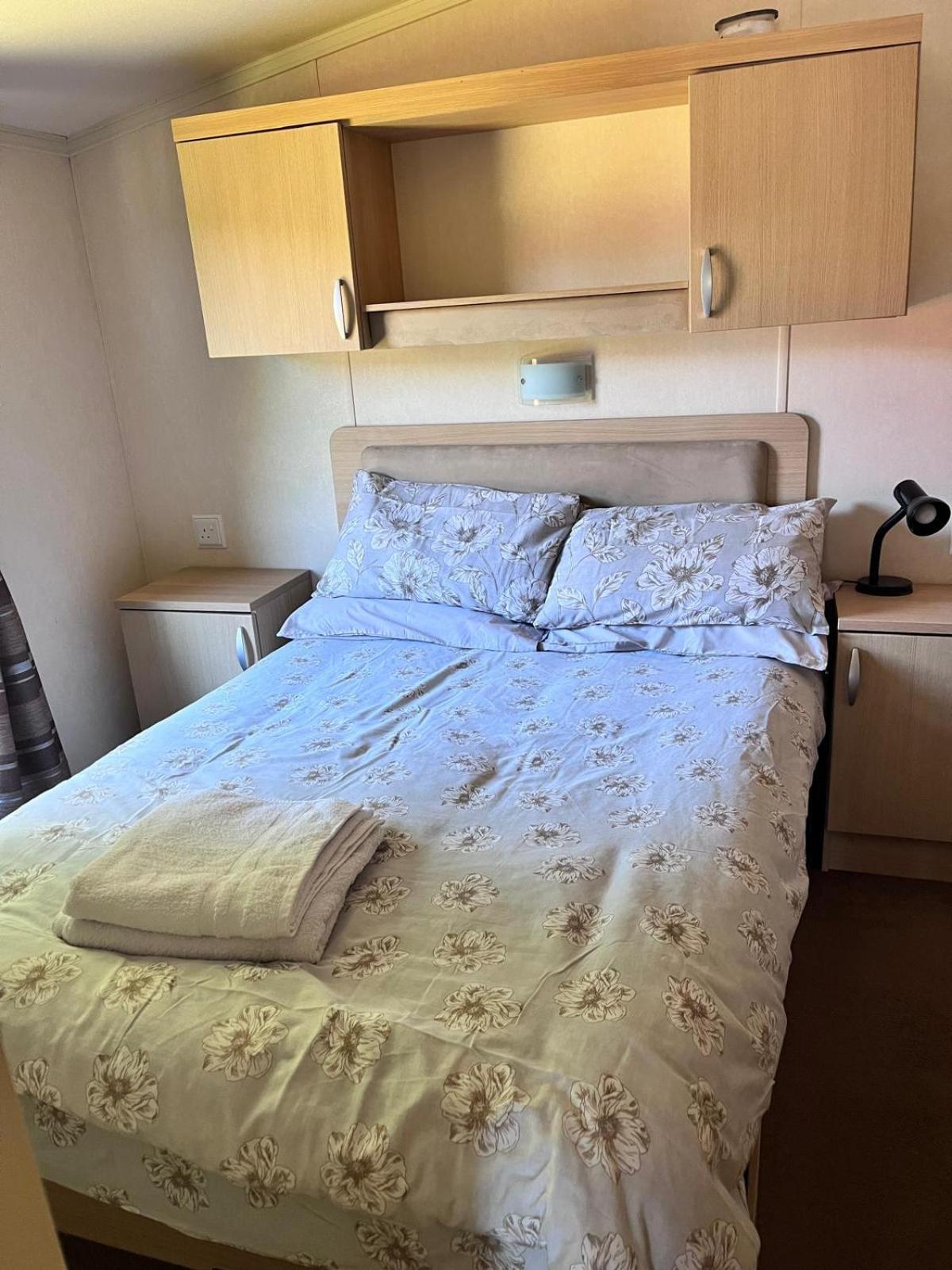 Van Number 123 Beautiful Caravan Sleeps 4 Aberystwyth Eksteriør billede